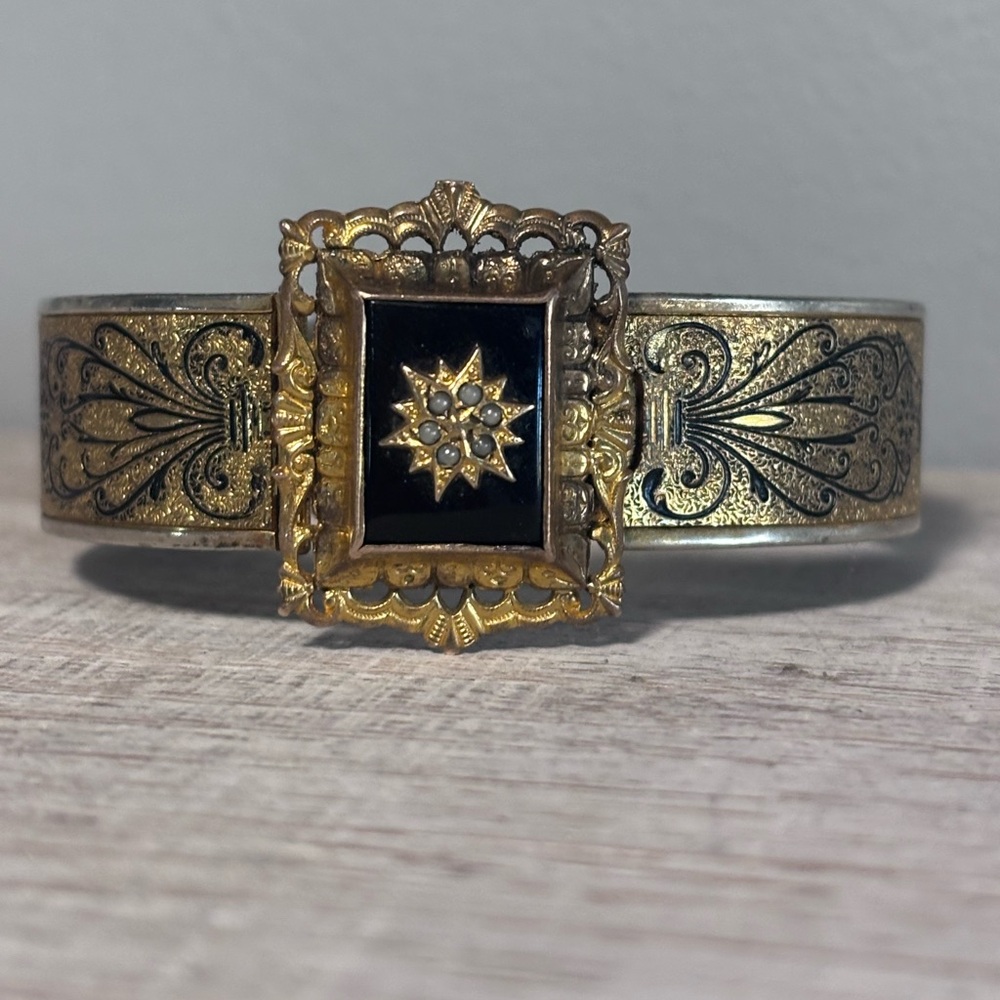 Vintage JJ White Victorian bracelet